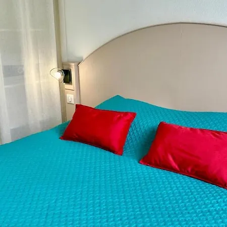 Апартаменти Les Pins Bleus